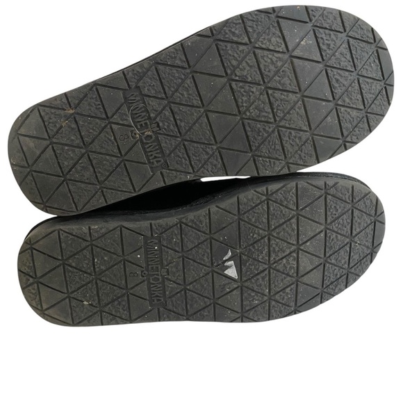 Minnetonka Women’s Black Suede Sheepskin Ankle Bootie SZ 8 - Picture 10 of 14